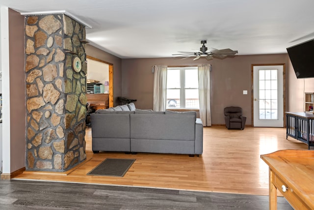 living room featuring light hardwood / wood-style flooring and ceiling fan