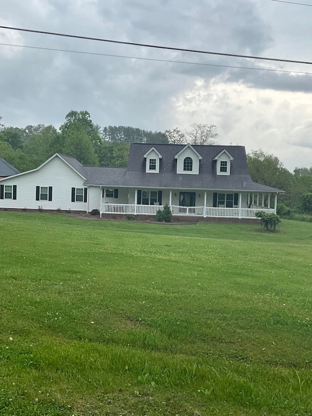 view of front of home featuring a front yard