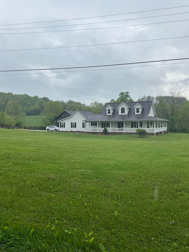 view of front of house featuring a front lawn