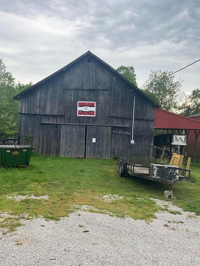 view of outdoor structure with a yard