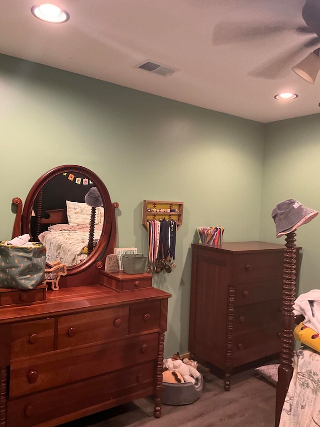 bedroom featuring ceiling fan