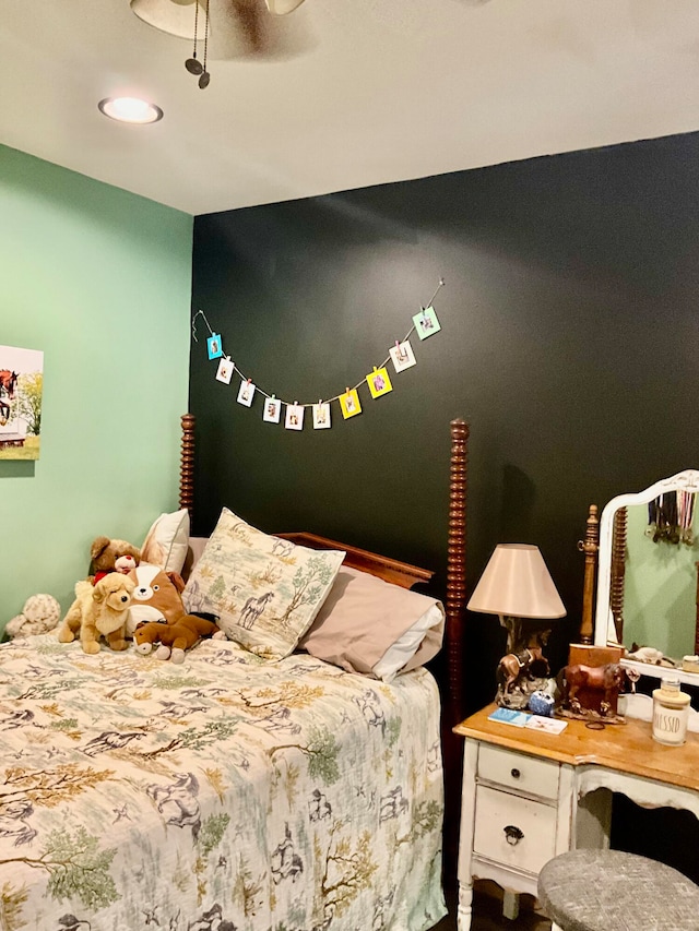 bedroom with ceiling fan