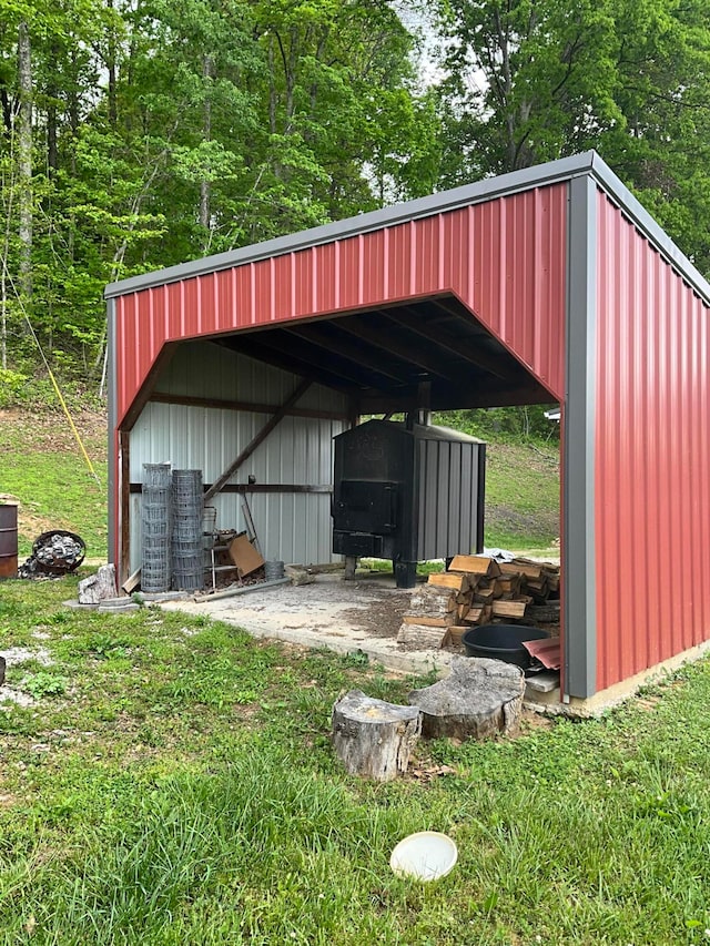 view of outbuilding featuring a yard