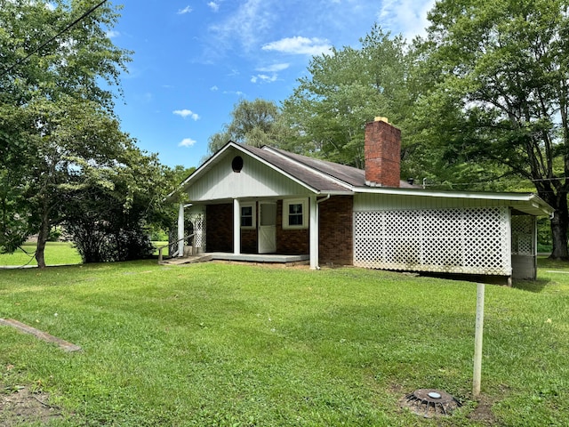 view of front of home with a front lawn