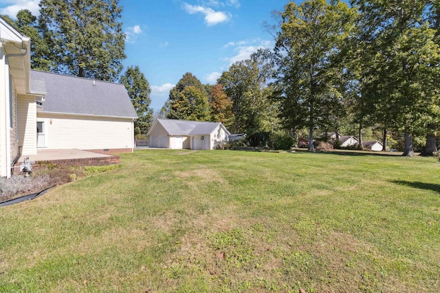 view of yard featuring a shed and a patio area