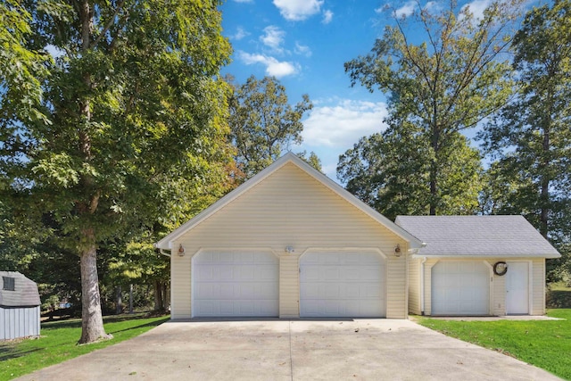 view of front of house with a front yard and an outdoor structure