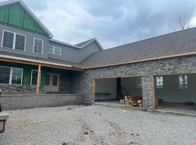 view of front facade featuring a garage and driveway