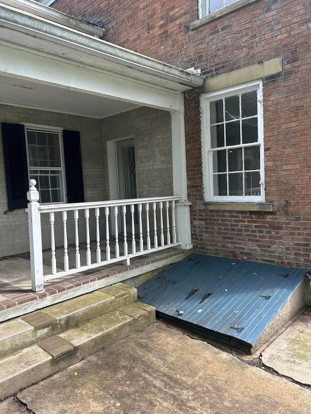 doorway to property with covered porch