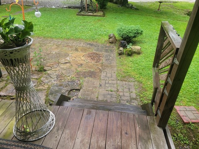 view of yard with a patio area