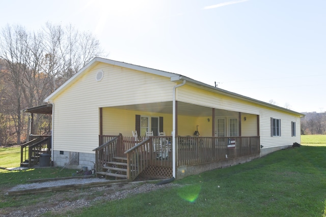 view of front of house with a front lawn and covered porch