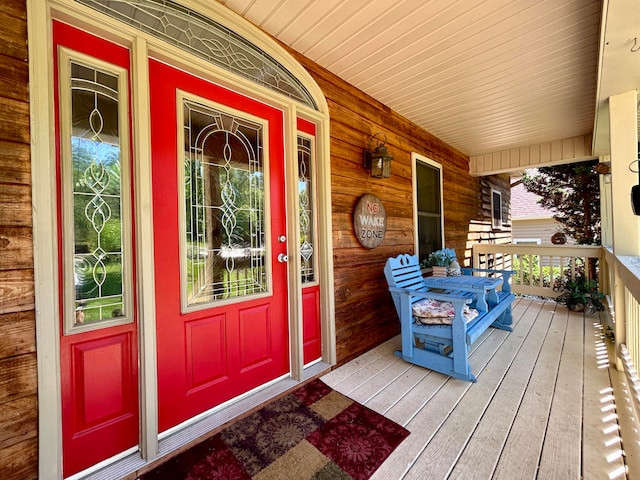 doorway to property with covered porch