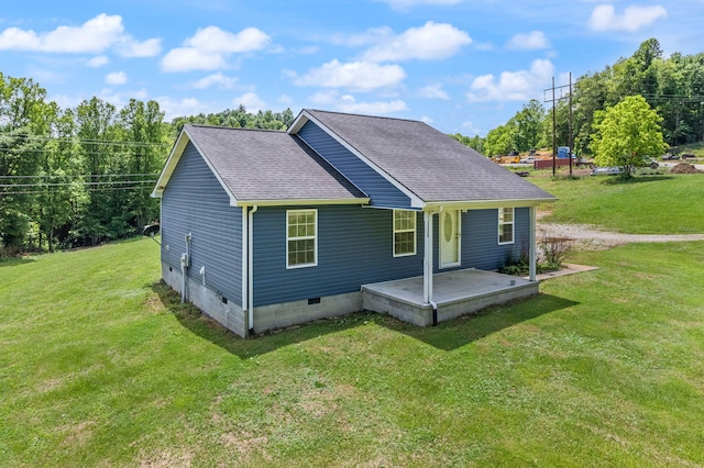 view of front of home featuring a patio area and a front yard