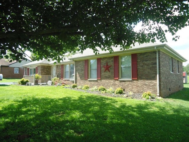 single story home featuring a front yard