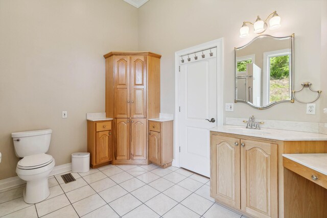 bedroom with hardwood / wood-style floors, ceiling fan, and crown molding