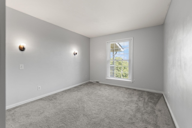 spare room with carpet flooring