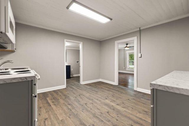 kitchen featuring white appliances, ceiling fan, crown molding, and dark wood-type flooring