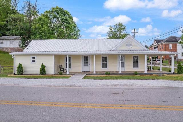 view of front facade with covered porch