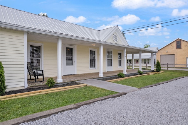 farmhouse featuring covered porch