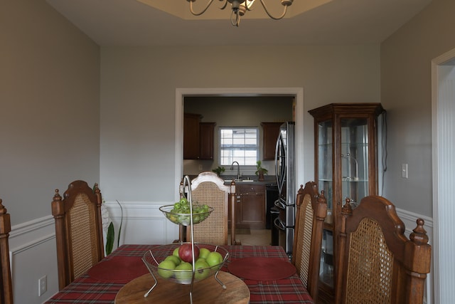 dining room featuring sink and an inviting chandelier