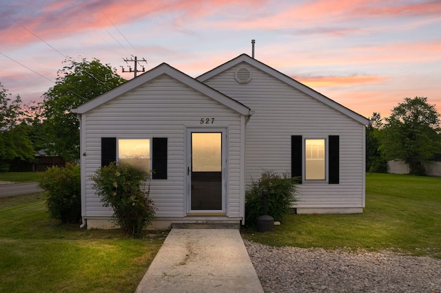bungalow featuring a front yard