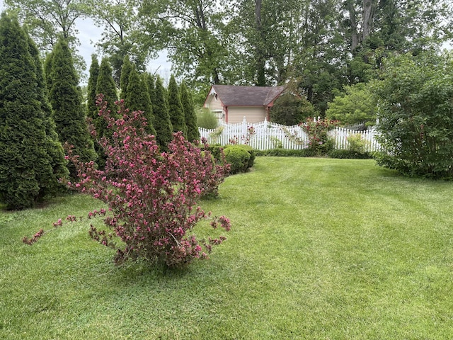 1023 Riverside Dr, Greenup, KY 41144 - view of yard