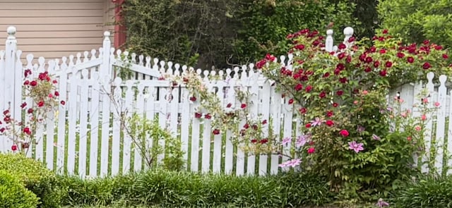1023 Riverside Dr, Greenup, KY 41144 - gate featuring fence