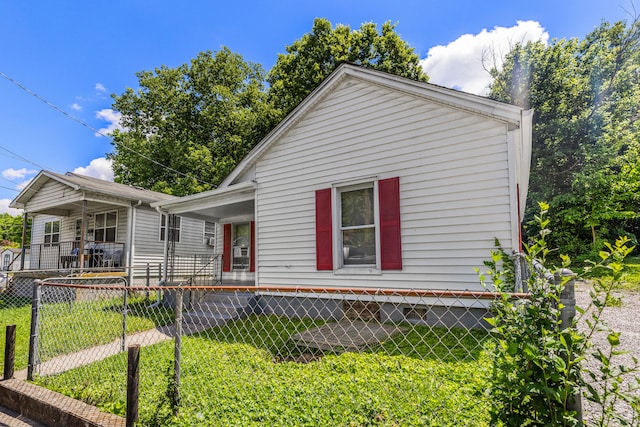 858 Lylesville St, Paris, KY 40361 - view of front of house featuring covered porch