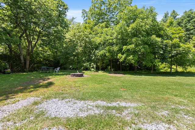 view of yard featuring an outdoor fire pit