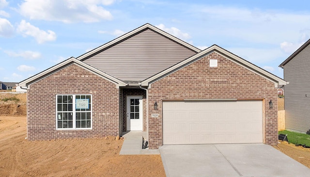 view of front property featuring a garage