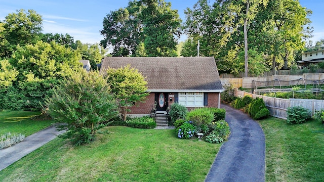 view of front facade with a front lawn