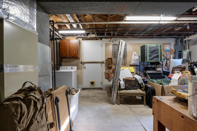 basement with washer / dryer