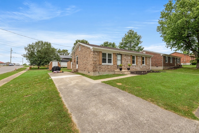 ranch-style house with a front yard