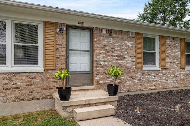 single story home with a front yard