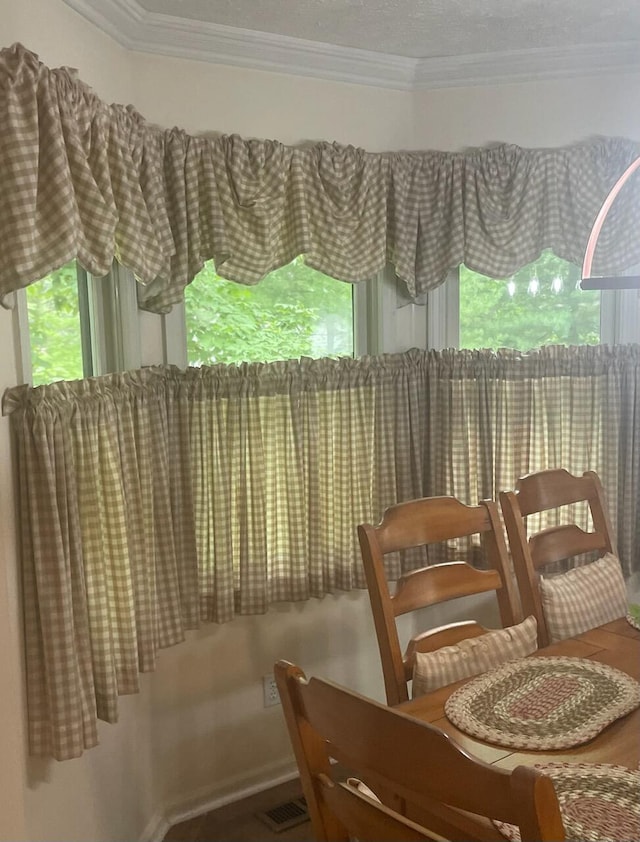 living area with crown molding