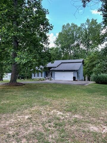 view of yard with a garage