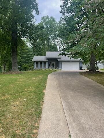 view of front of home featuring a garage and a front yard