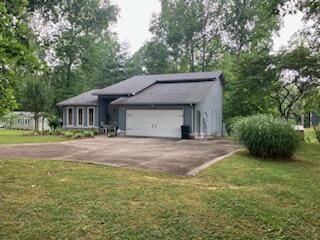 view of front facade featuring a front lawn and a garage