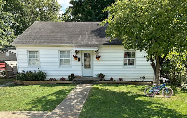 new england style home with a front lawn