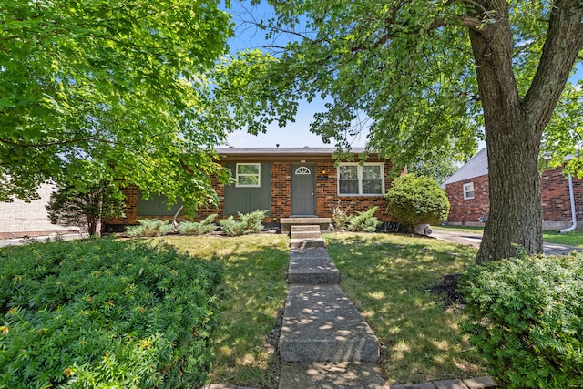 view of front facade featuring a front yard