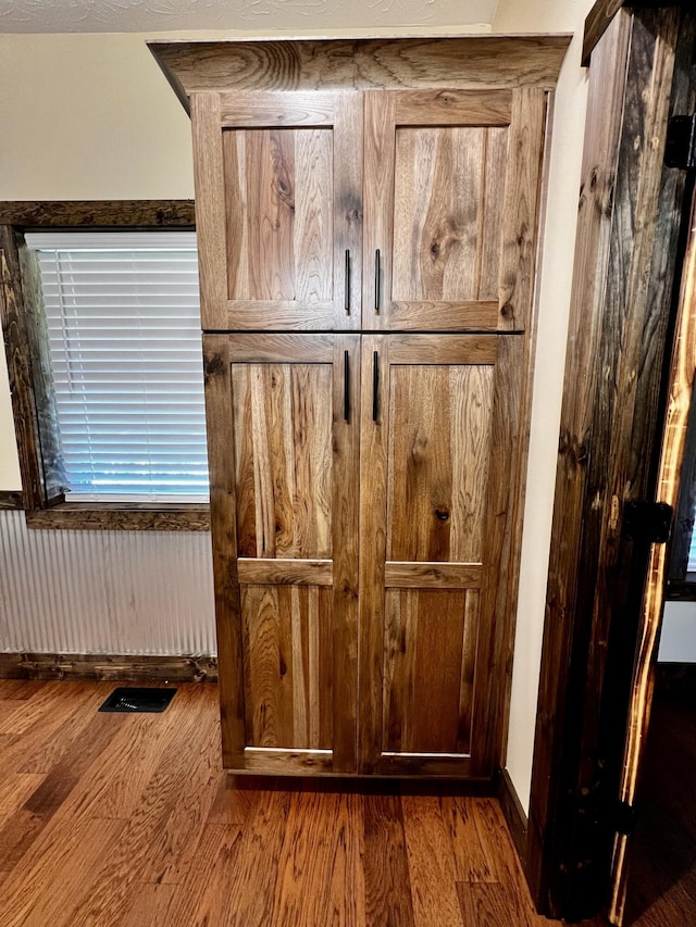 interior details with hardwood / wood-style floors