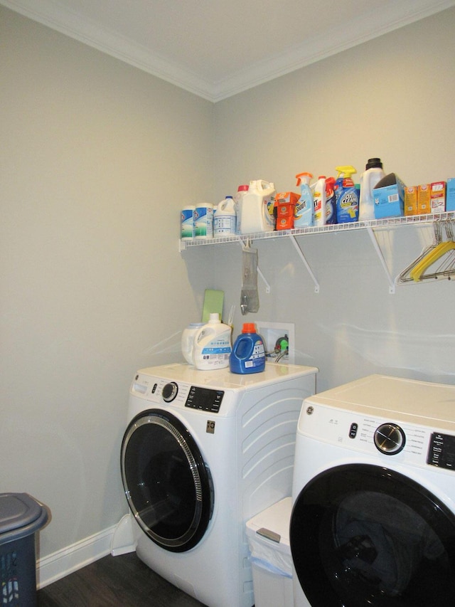 clothes washing area with baseboards, ornamental molding, laundry area, and independent washer and dryer