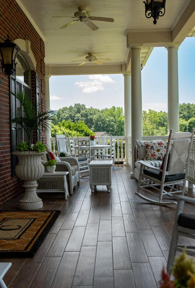 view of terrace with ceiling fan