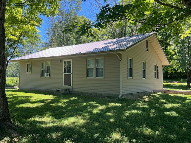 ranch-style house featuring cooling unit and a front yard