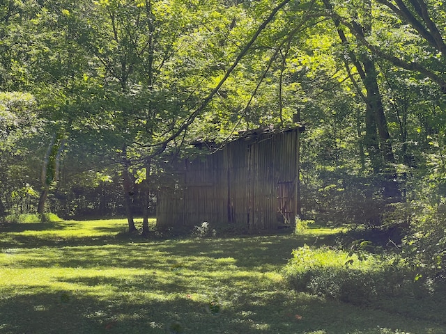 view of outdoor structure featuring a yard