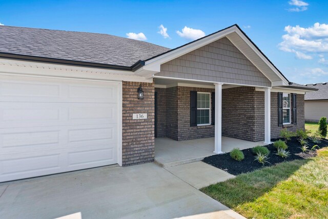 view of front facade featuring a garage