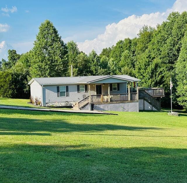 view of front of house featuring a deck and a front lawn