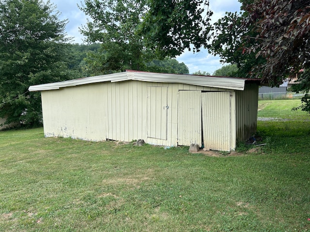 view of outdoor structure featuring a yard