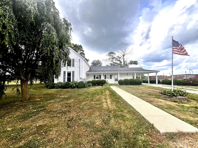 view of front facade with a front lawn