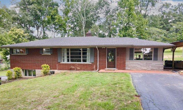 ranch-style home with a front yard