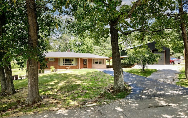 view of front of property featuring a garage and a front yard